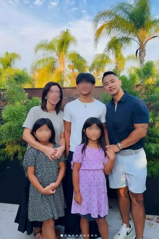"<b>유승준</b>이 왜 3명이지?"…붕어빵 쌍둥이 딸+훈남 아들과 <b>가족사진</b>