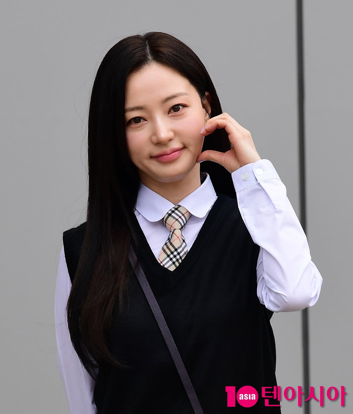 "<b>송하윤</b>, 앉혀놓고 뺨 때려"…<b>학폭 의혹</b> 폭로자 본인 등판 ('궁금한 이야...