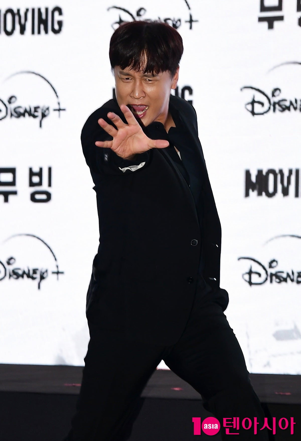 [단독] <b>차태현</b>, <b>조인성</b>과 <b>소속사 설립</b> 6개월 차에…이연희와 나란히 '개...