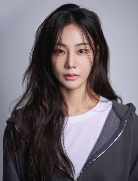 한지은, '반려<b>동물 학대</b>' <b>논란</b>에 "건강 문제 없어" 해명 [TEN이슈]