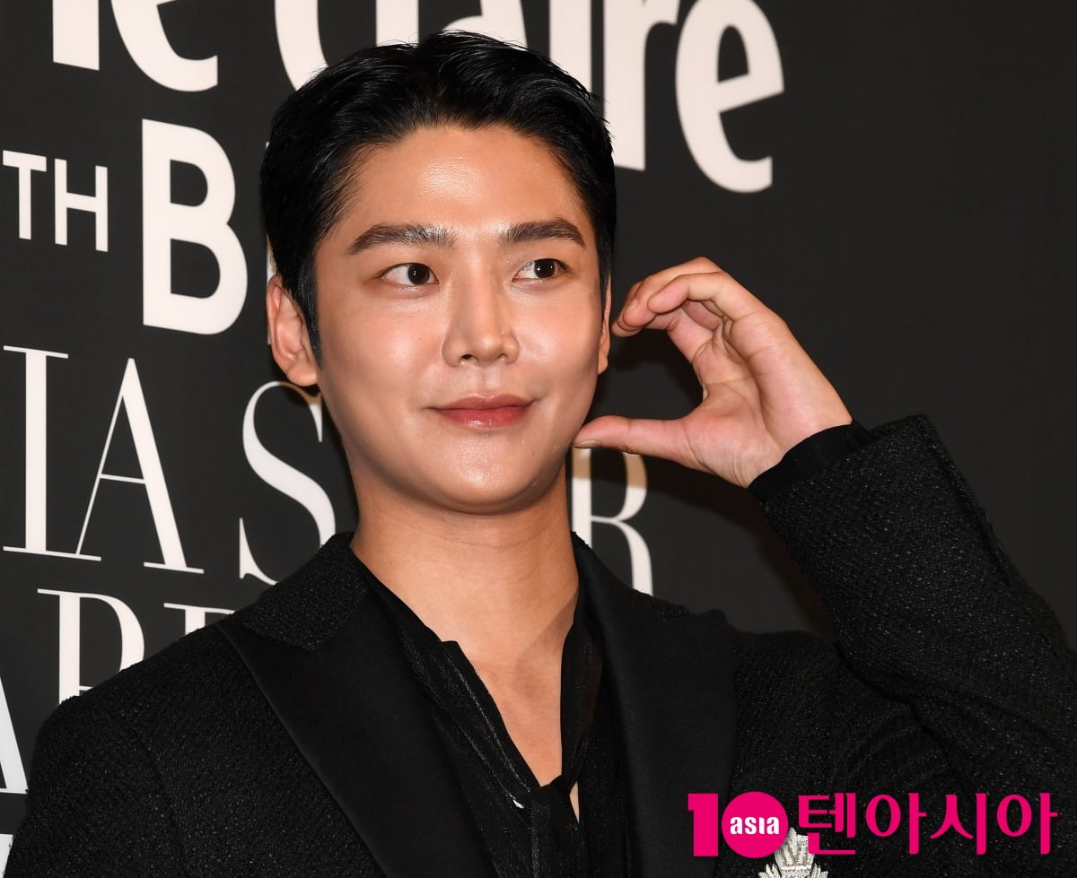 '29세' <b>로운</b>, 입대 한 달 앞두고 결국 일냈다…투병 중인 팬 위해 깜짝 ...