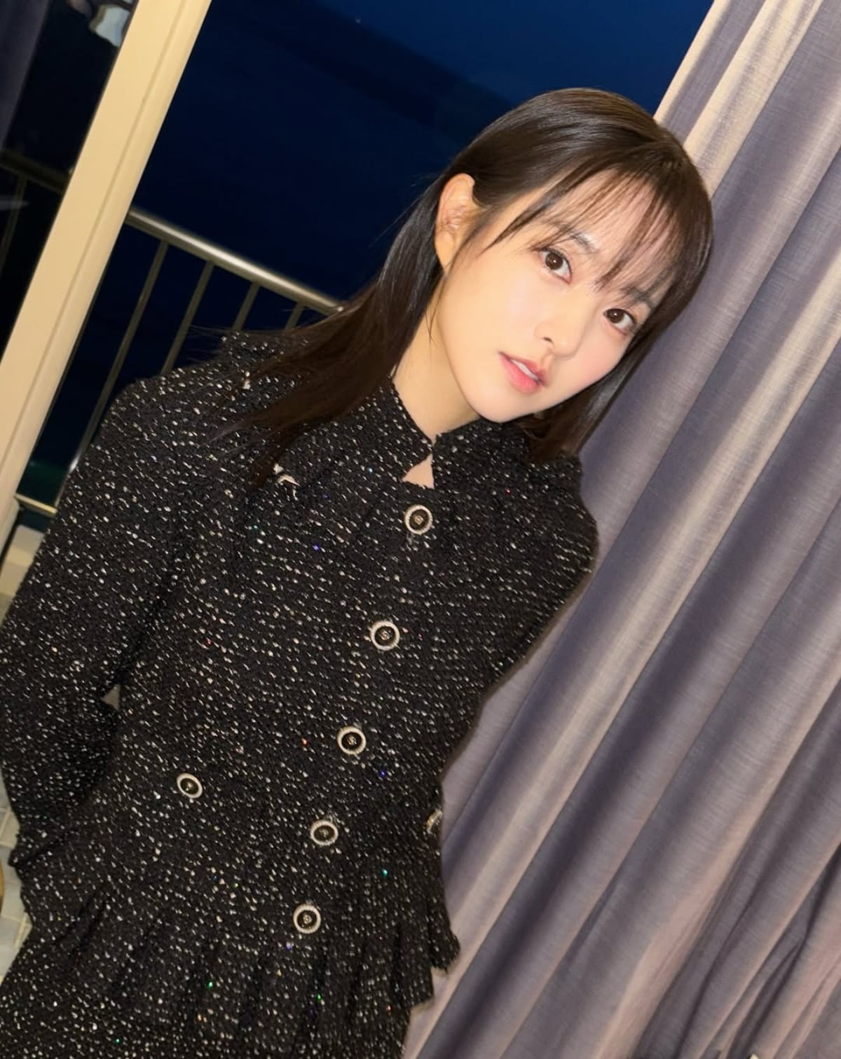 '35세' <b>박보영</b>, 한껏 '뽀블리' <b>비주얼</b>…블랙 의상과 걸맞는 도자기 같은...