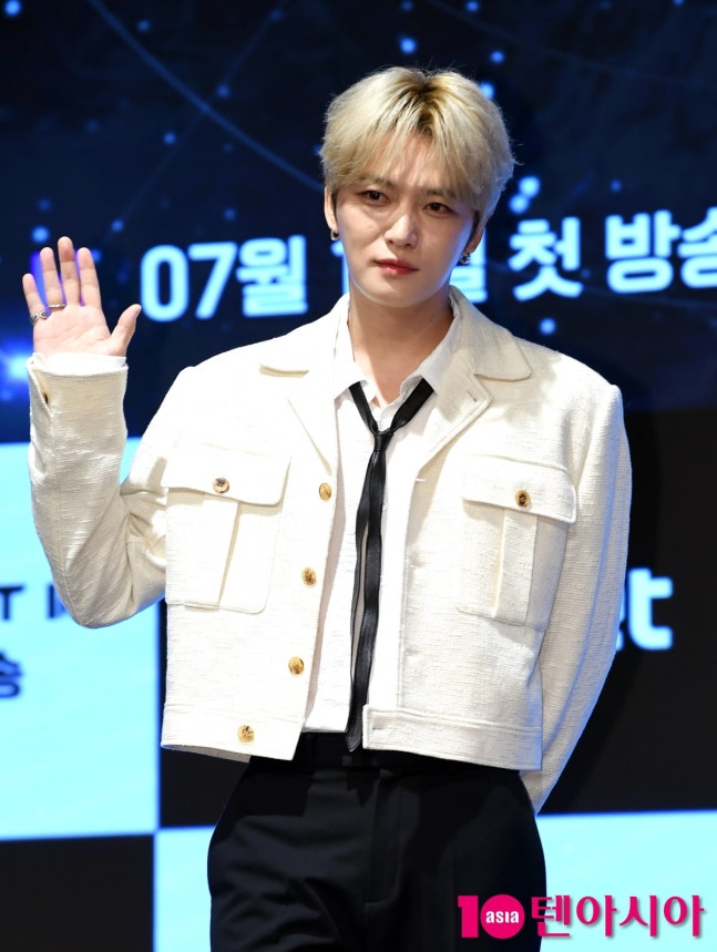 김재중, 장르 넘나드는 커리어…무대 위 '록 스타' 귀환 [ATA프렌즈] | 인스티즈