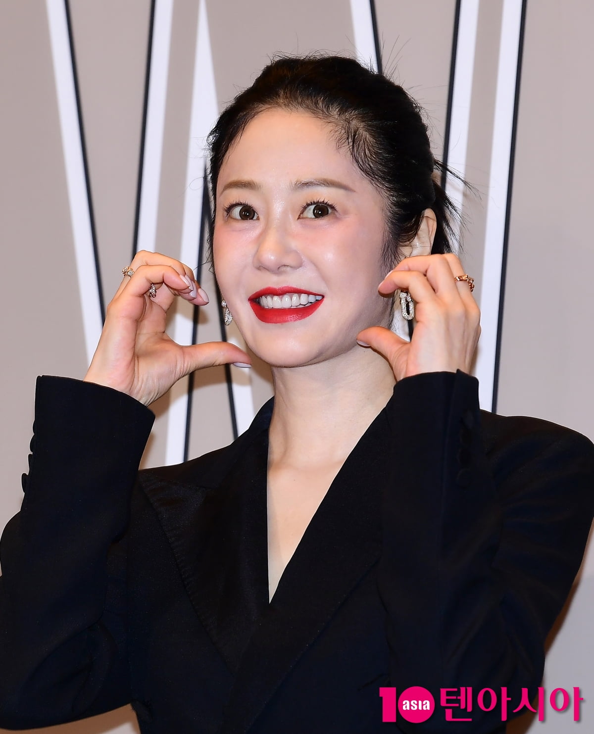 <b>고현정</b>, 미담 또 터졌다…데뷔 17년차 여배우에 따뜻한 <b>조언</b> "선배들을...
