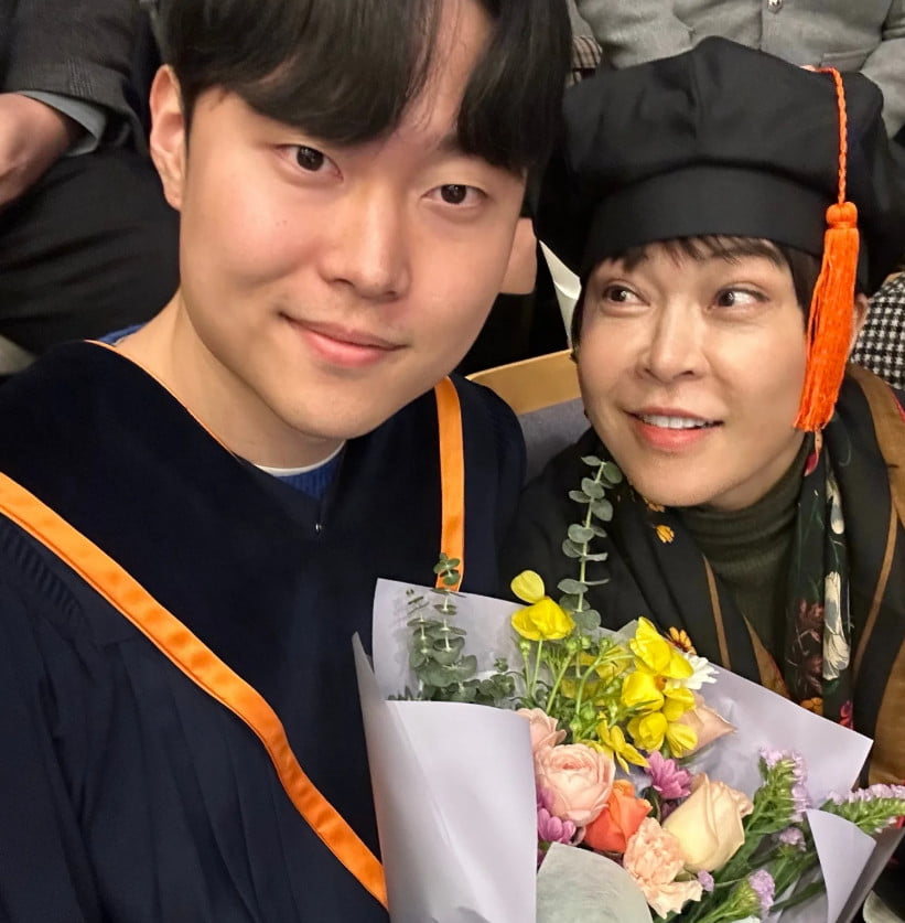 [종합] <b>조혜련</b>, 子 우주 미국 보냈다…결국 울컥 "재혼한 남편보고 아버...