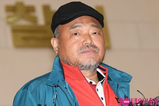 "내 길 아니었다" <b>김흥국</b>, 정치 행보 접고 <b>연예계 복귀</b> 선언
