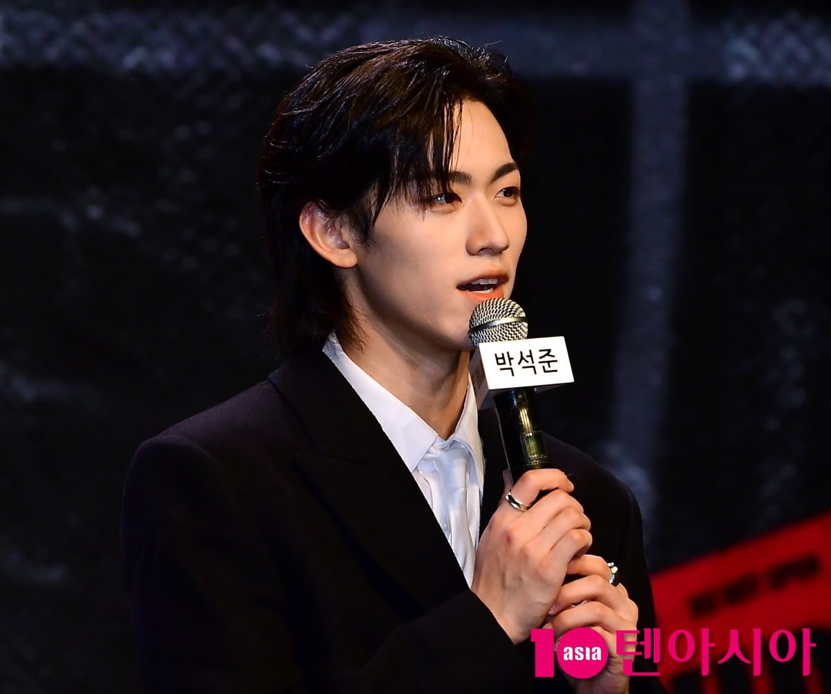 잘생겼다고 소문난 5세대 <b>아이돌</b>, '홍석천의 보석함' 출연 9개월 차에…...