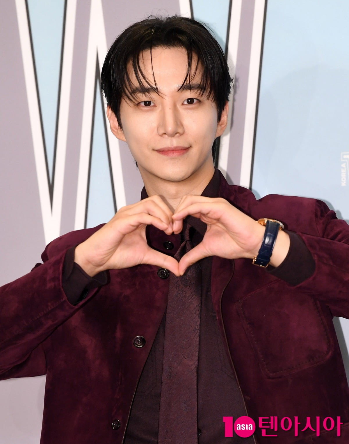 '<b>태풍상사</b>' <b>시청률 급등</b> 이유 있었다…이준호 사비로 의상 구매→완벽한...