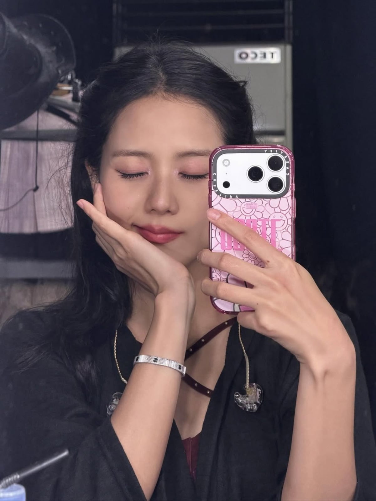 '6억 몸값' 지수, '인간명품' 완성했다…빛나는 <b>미모</b>에 역대급 찬사
