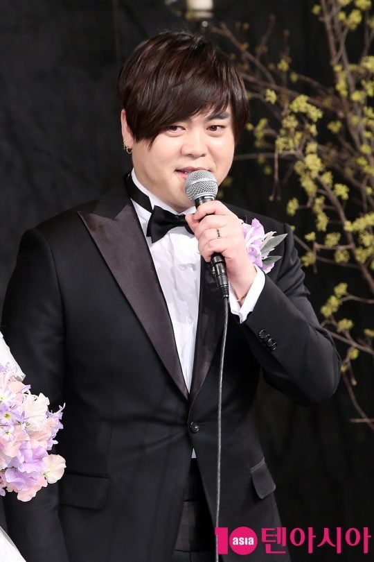 [종합] '소율' <b>문희준</b>, <b>마약</b> 소지로 美서 <b>구금</b>됐다…불법체류 자백 "공...