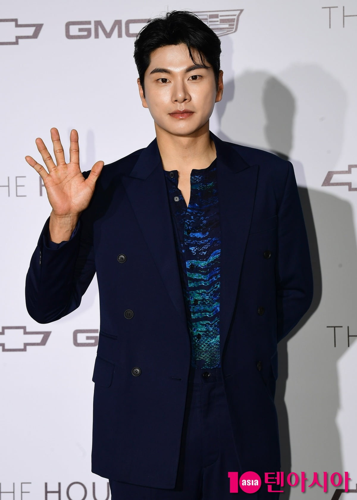 [전문] <b>이이경</b>, '악성 사생활 <b>루머</b>' 작성자·<b>유포</b>자 <b>고소</b>했다…"합의 없...