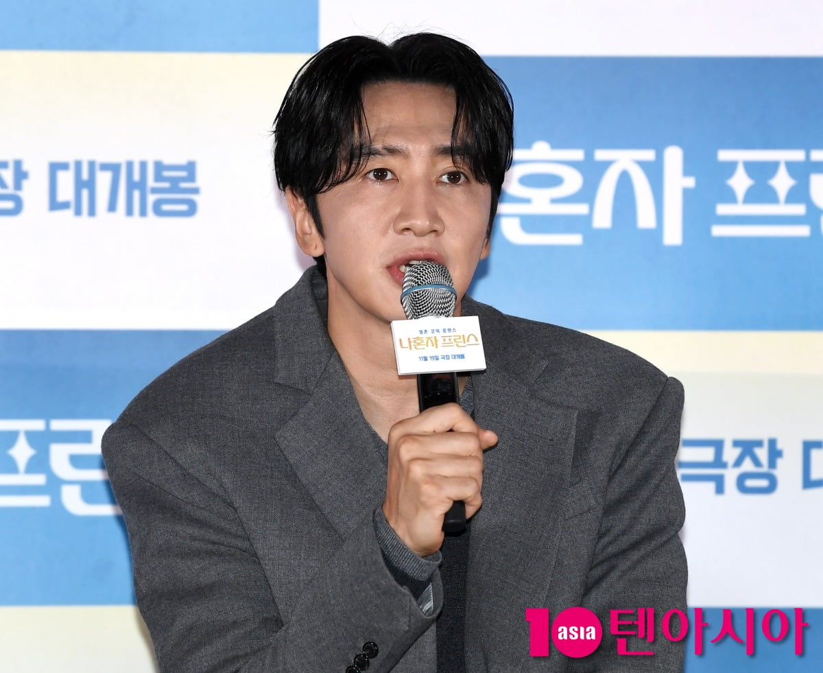 <b>이광수</b>가 아시아 <b>프린스</b>?…'<b>나혼자 프린스</b>' 감독, 의아함 표했다 "진짜...