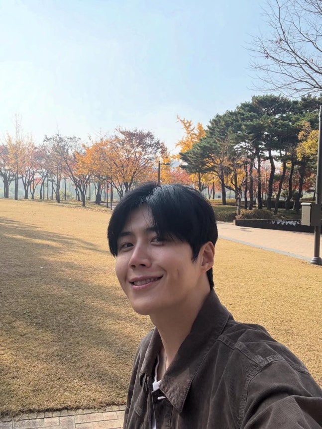 인스타에 설렘 유발의 편안한 사진을 공개