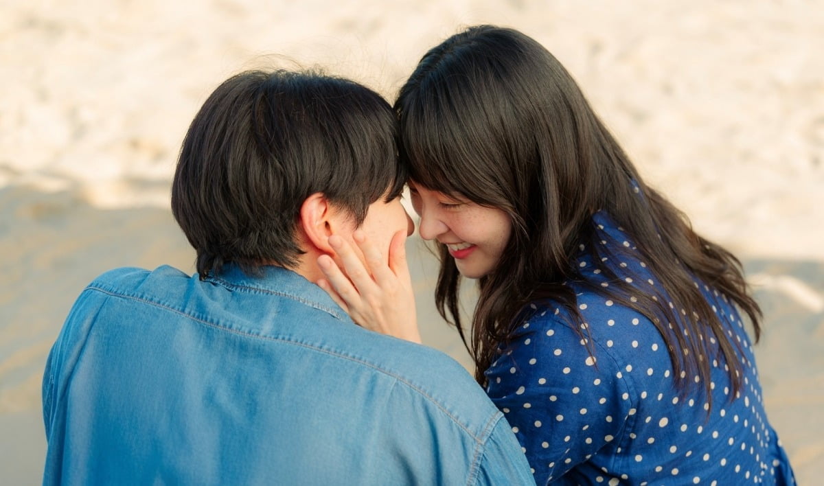 <b>이준호</b><b>김민하</b>, 해변 데이트 현장 포착됐다…"달콤한 <b>바캉스</b> 즐겨" ('태...