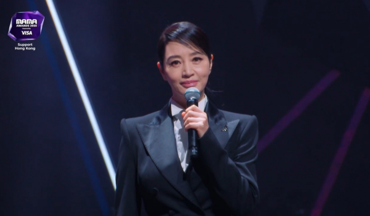 <b>김혜수</b> "우리에게 기적이 남아있기를"…<b>홍콩 화재</b> 참사에 조의[2025 MAMA]