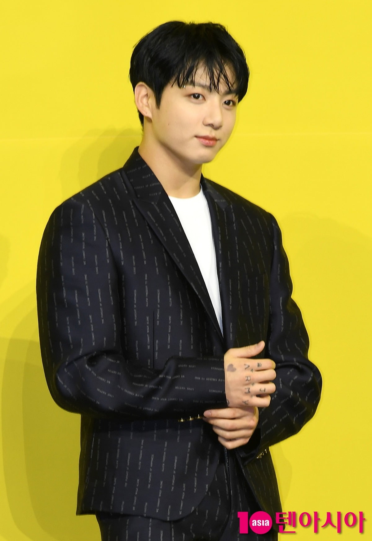 윈터와 열애설 노코멘트…<b>정국</b>, <b>롤링스톤</b> 글로벌 <b>프로젝트</b> 첫 주자