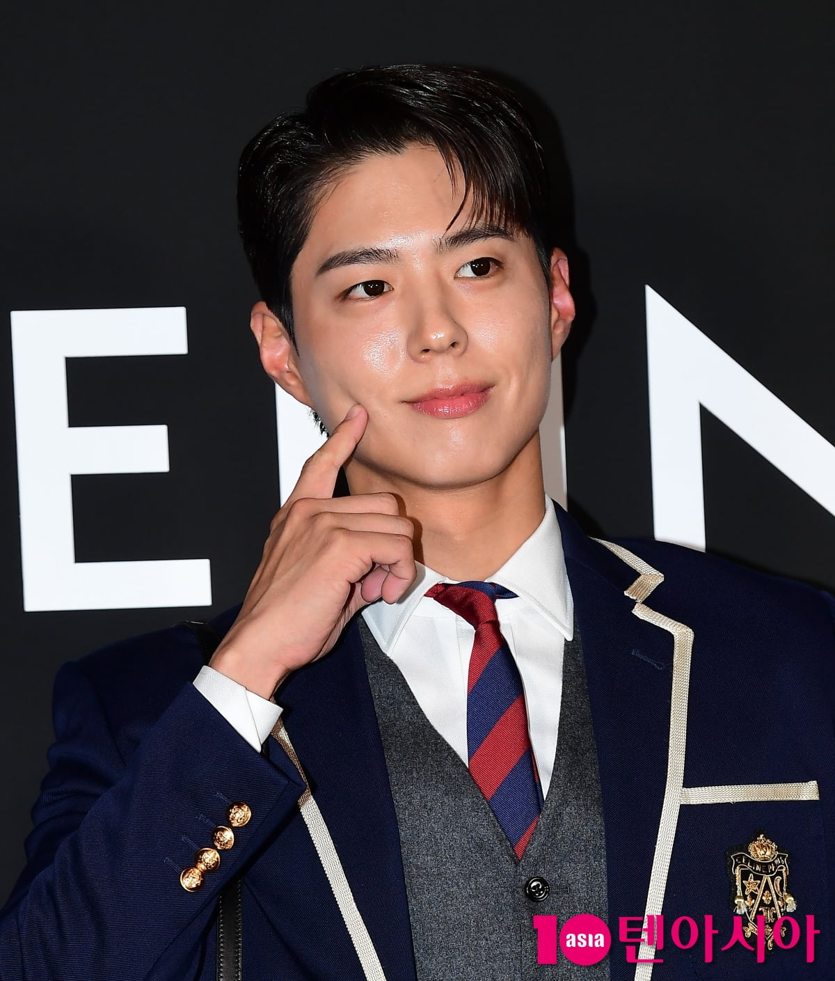 "사람 잘 안 믿어" <b>박보검</b>, 폭로 불거졌다…<b>허성태</b>까지 <b>미담</b> 인증→금연...