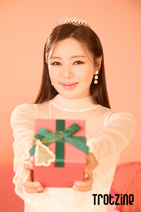 '153cm·44kg' <b>송가인</b>, 더 가냘퍼진 근황…직각 어깨+한줌 허리 ('<b>트롯진</b>...