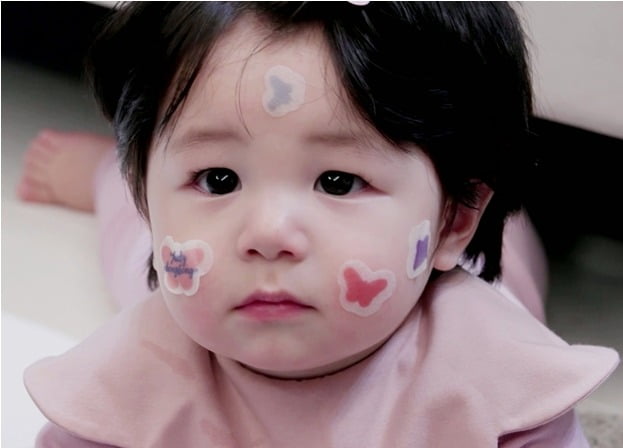 <b>심형탁</b>, 1살도 안 된 <b>아들</b>의 완성형 미모…비주얼 천재('슈돌')