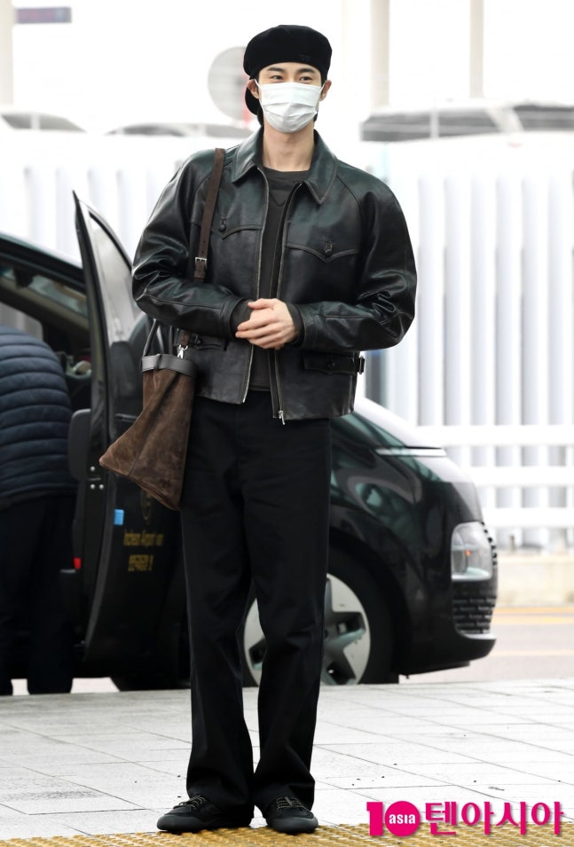 패션쇼 참석차 출국하는 잘생긴 우석님