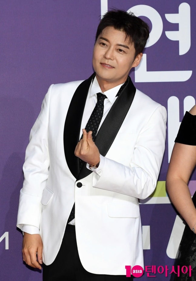 '48세' 전현무, ♥열애 고백했다…이혜성과 결별 후 교제 "3년 전이 마지막" ('옥문아')