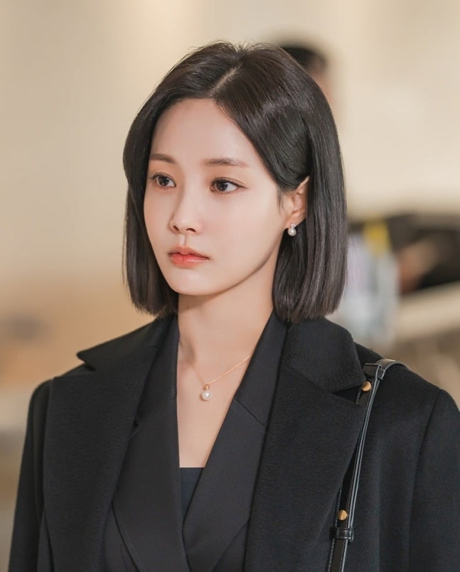 《戀愛恐懼症》妍雨化身AI交友APP代表 展現全新CEO形象