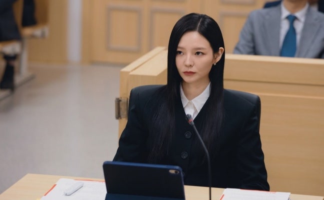 《神與律師事務所》李絮詮釋冷靜律師韓娜賢的劇情亮點