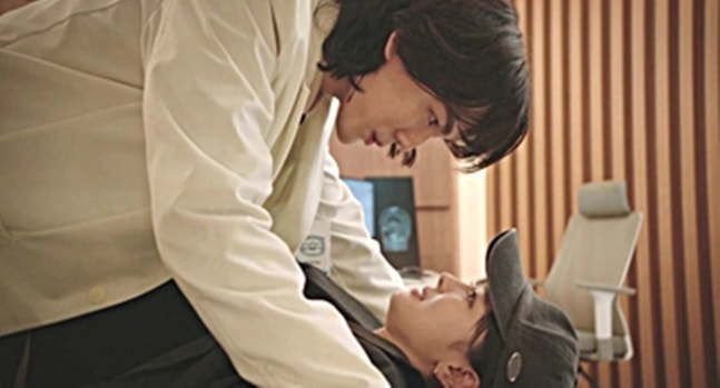 《申醫生》鄭珆贊完成腦部交換手術 白書羅詭異微笑引爆震撼結局