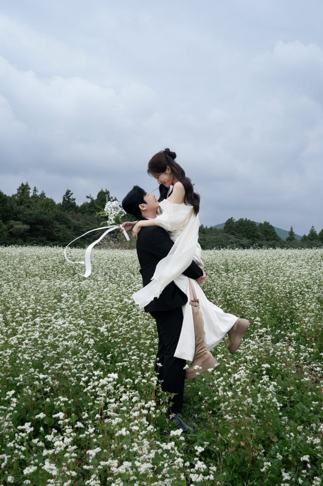 [공식] 김세정, 깜짝 ♥결혼 소식 알렸다…피아노맨으로 활동 중 2년 연애 끝에 웨딩마치