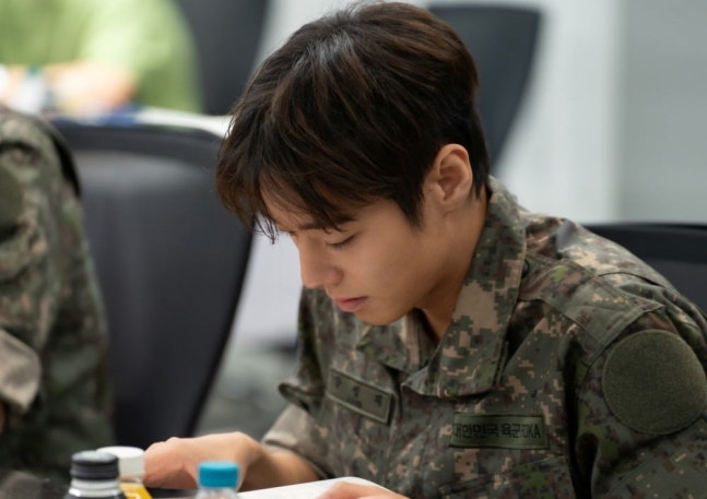 朴志訓領銜《菜鳥伙房兵》劇本朗讀現場曝光，預告軍旅奇幻料理秀