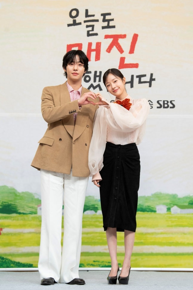 安孝燮攜《秒殺愛情》同蔡元彬金汎挑戰浪漫喜劇，展現療癒魅力