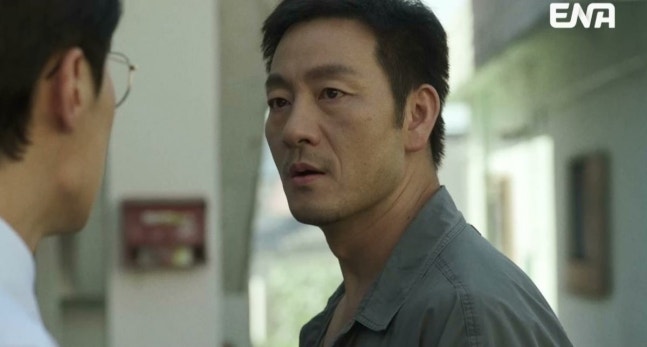 朴海秀主演ENA劇《稻草人》收視攀升 講述姜泰柱緊張追兇與家庭風暴