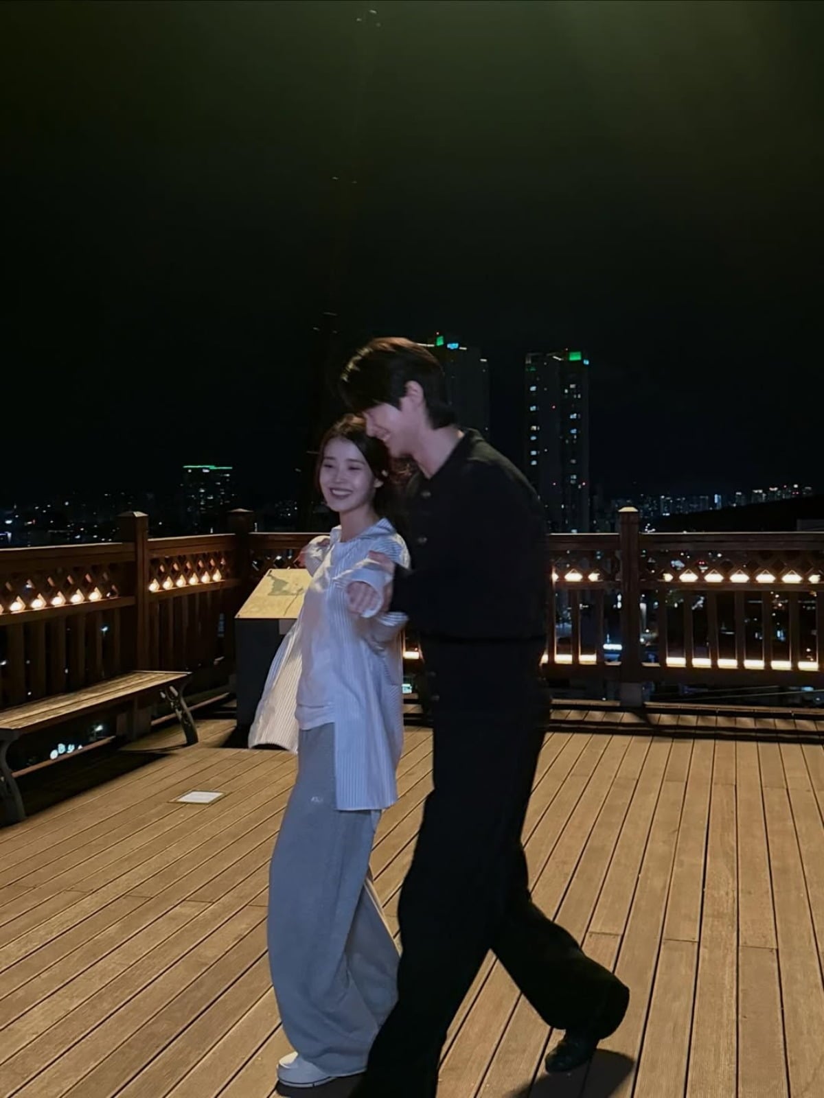 '100억 몸값' 변우석, 이종석 질투하면 어쩌려고…'♥ 아이유 '와 다정한...