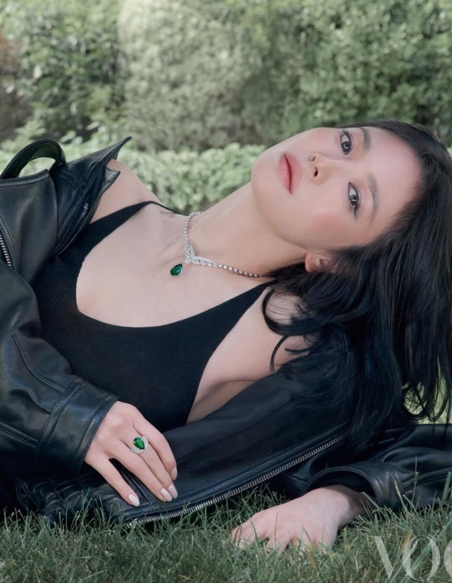 말도 안되는 비주얼의 화보 사진을 공개한 혜교님