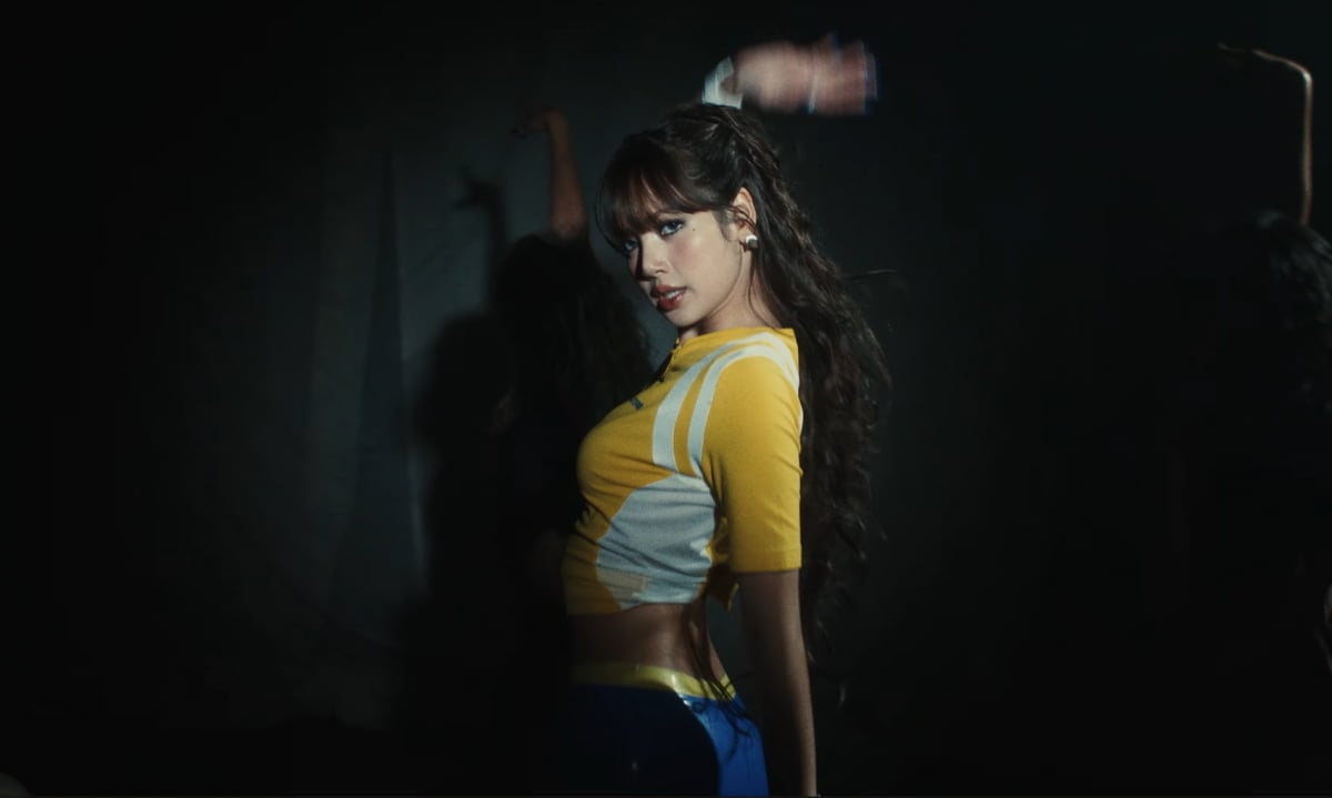 BLACKPINK Lisa參與FIFA《Goals》歌詞惹議