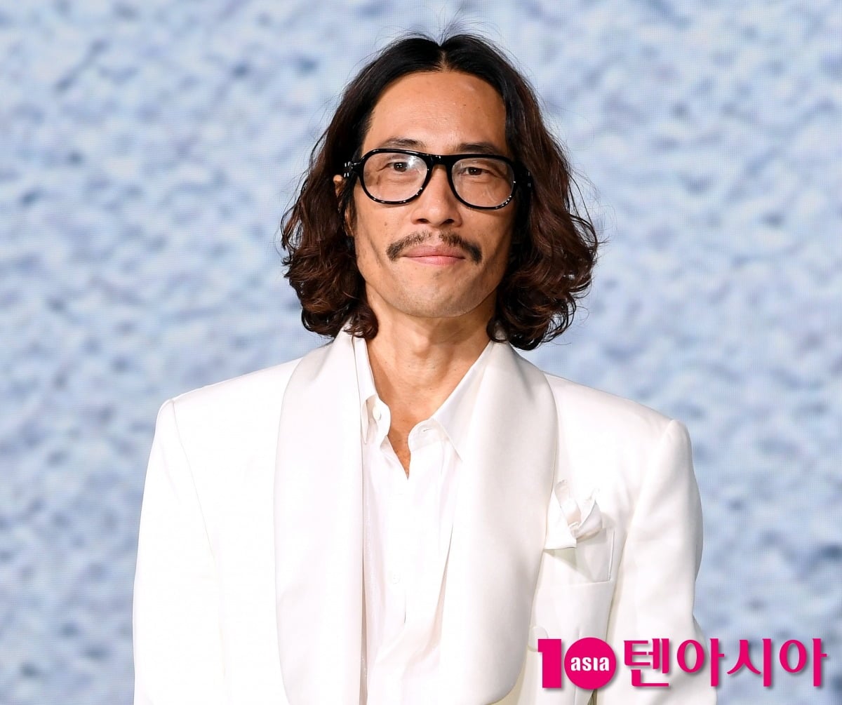 [공식] <b>류승범</b> 측, '<b>버스전용차로 위반</b>' 사과 "과태료 납부"…본인은 침...