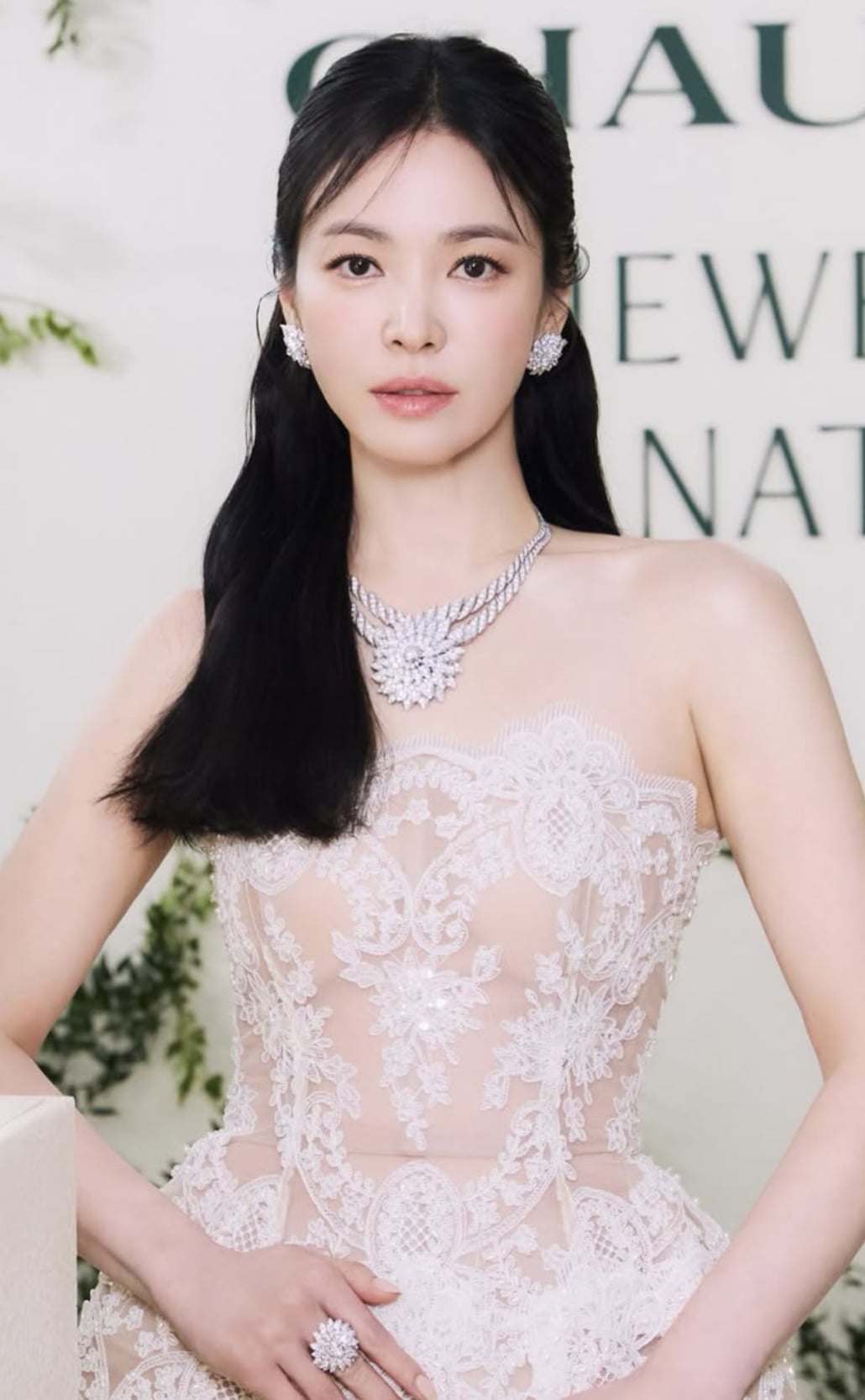 '45세' 송혜교, 이제보니 공주님 콘셉트가 찰떡이네…나이 안 믿기는 비...