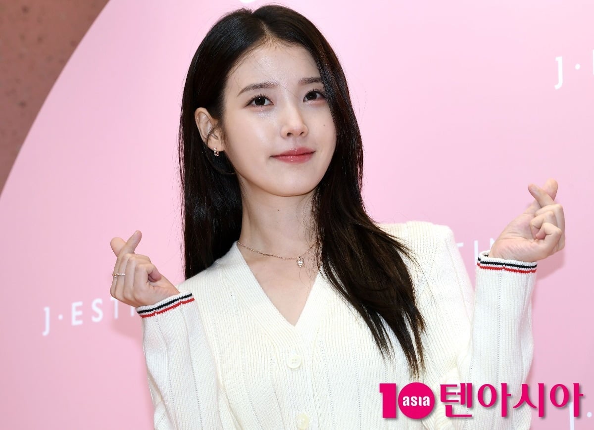 "아이유, 집회 후원할 의무 없어"…아티스트 보호에 팬덤 '유애나' 나섰...