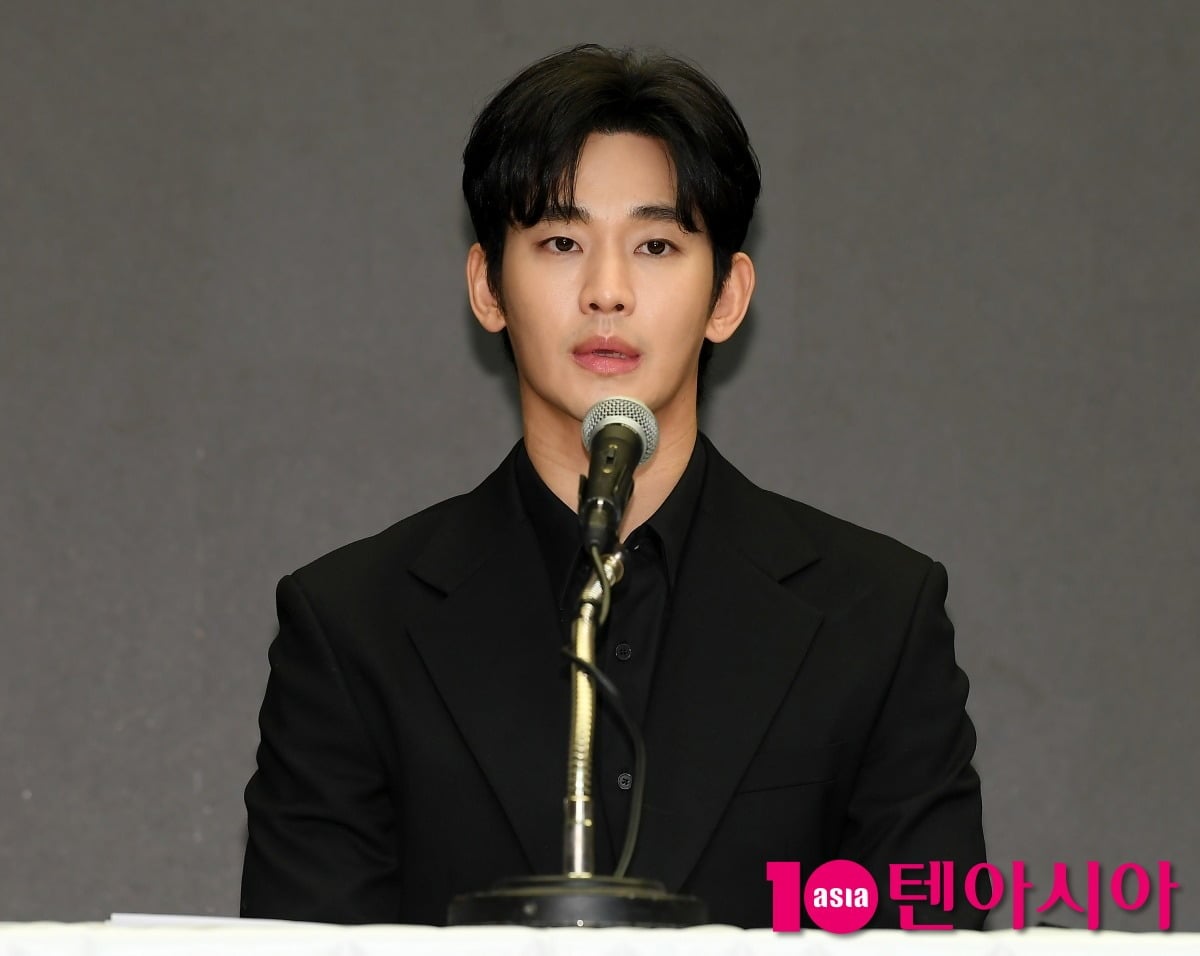 [공식] 김수현, 연예계 복귀 사실이었다…"7월 광고 촬영" 김세의 구속 ...