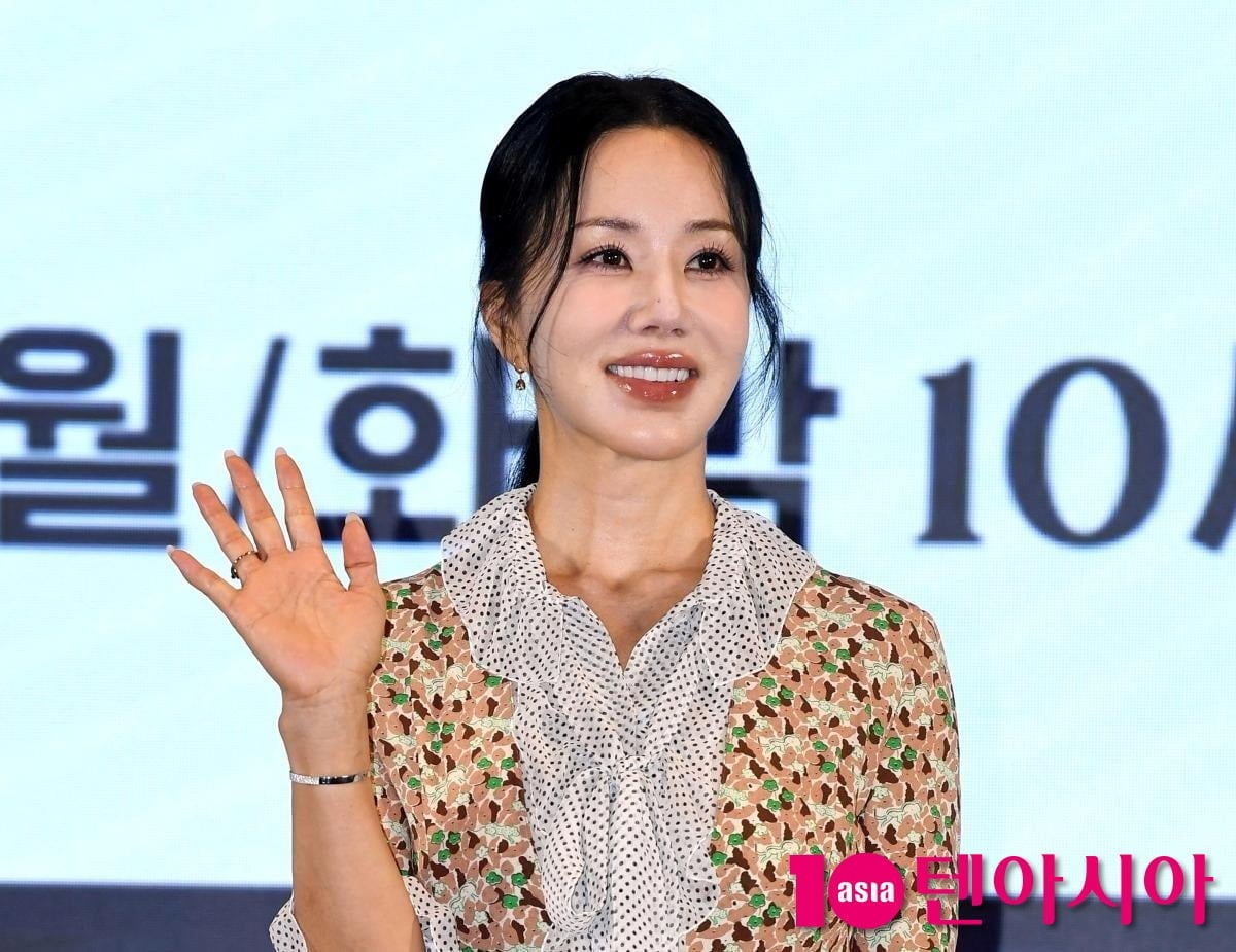 <b>엄정화</b>, '절친' 이소라·홍진경 위해 떴다…"두 친구 자랑스러워" ('소라...