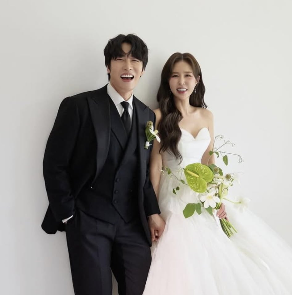 <b>신지</b><b>문원</b>, 몰디브 신혼 여행 무산됐다…예기치 못한 상황으로 연기 "...