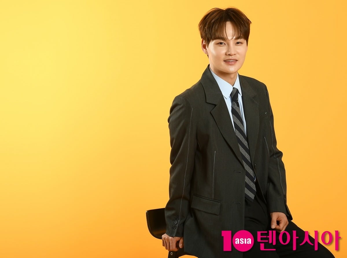 "박서준 섭외하려다 잘못 온 거 아니냐"…박서진, 시사 프로그램 러브...
