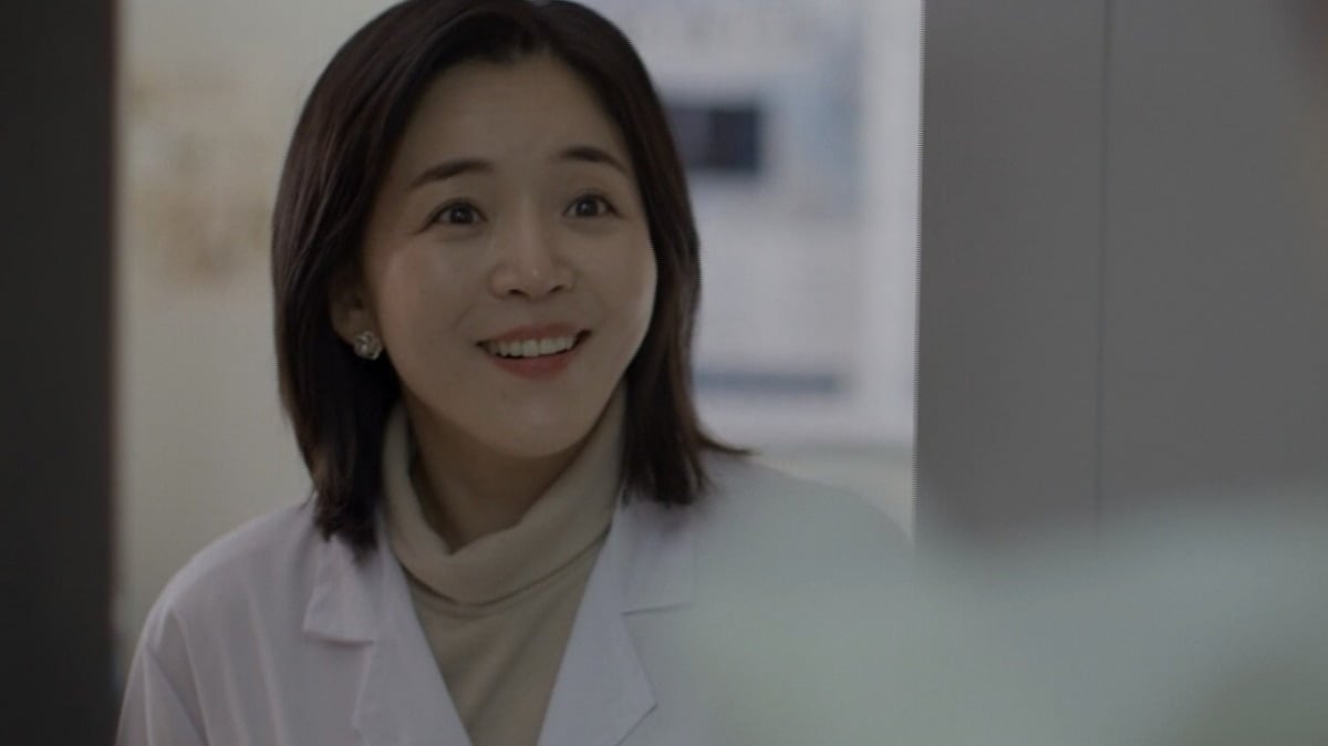 "승무원 만들어줬더니 바람펴"…40대 의사 연인 배신했다, 몸에는 온...