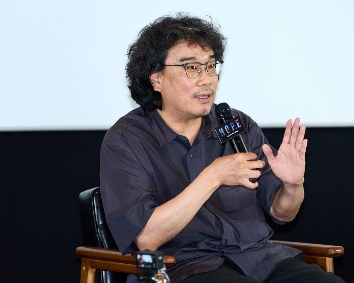 살 빠진 봉준호 "내가 도대체 뭘 본 거지"…'<b>호프</b>' 향한 극찬