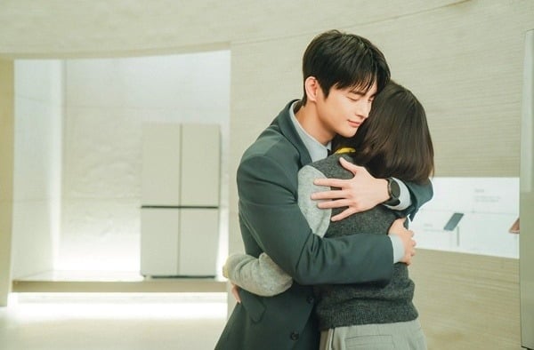 첫 방송이 최고 시청률이었다…원작 웹툰 인기에도 한 자릿수 고전 중인...