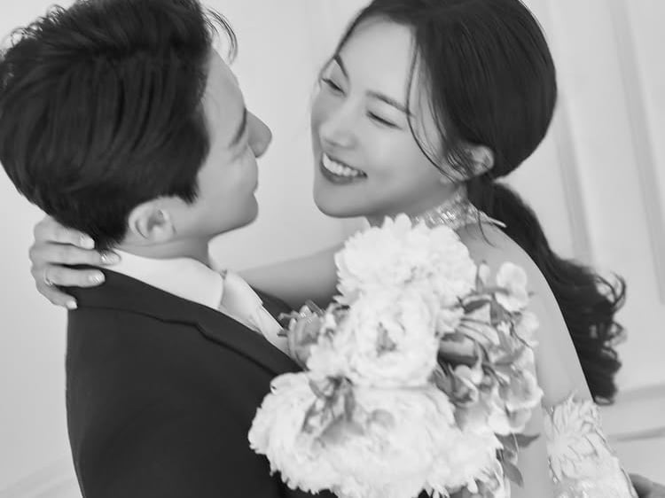 ‘10월 <b>결혼</b>’ <b>김나희</b>, 훈남 <b>남편</b> 공개…“더없이 행복한 날” 청모 시...