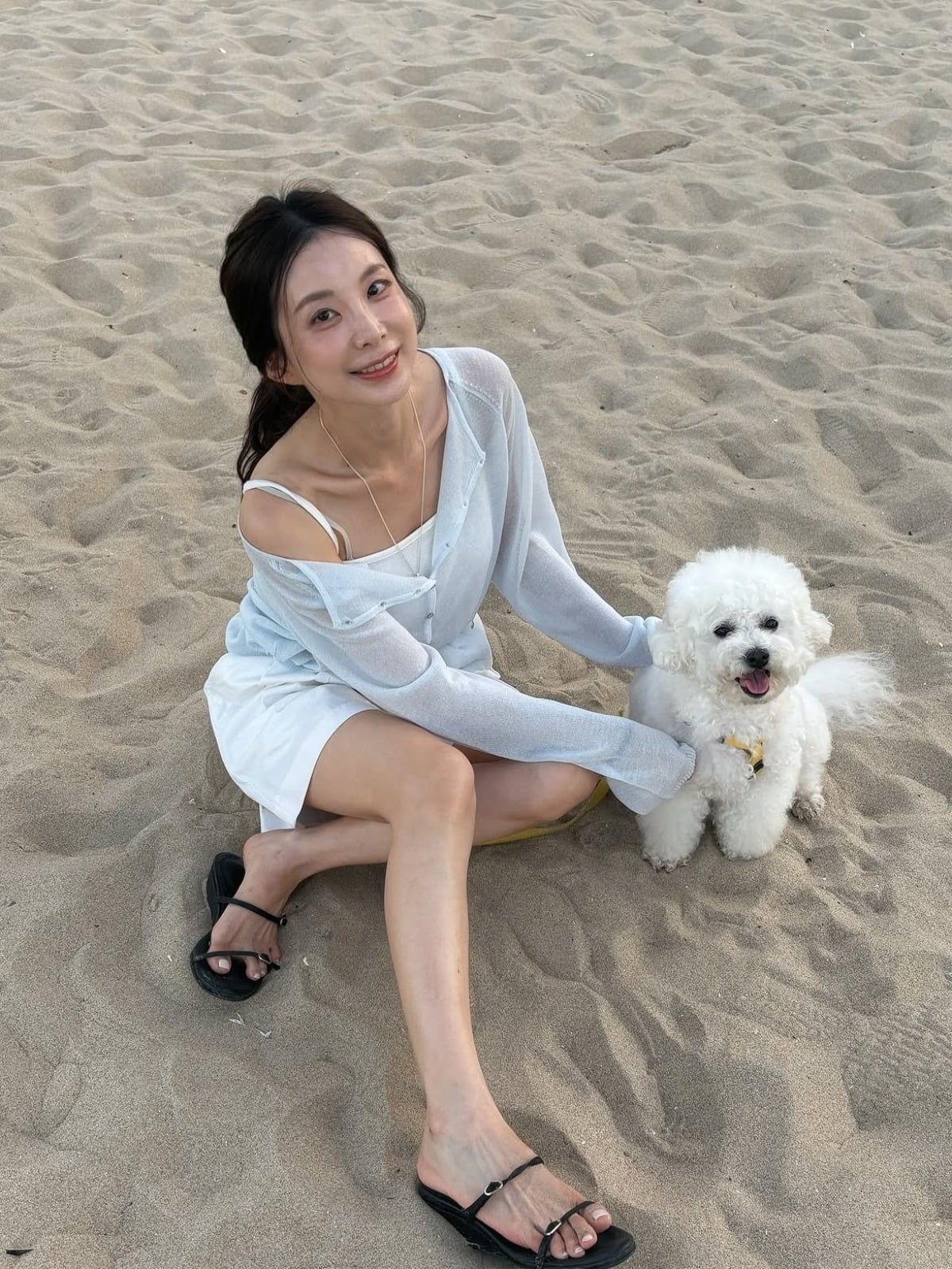 '나솔' <b>29기 옥순</b>, '두부'와 함께한 일상 공개…청순한 여름 감성 물씬