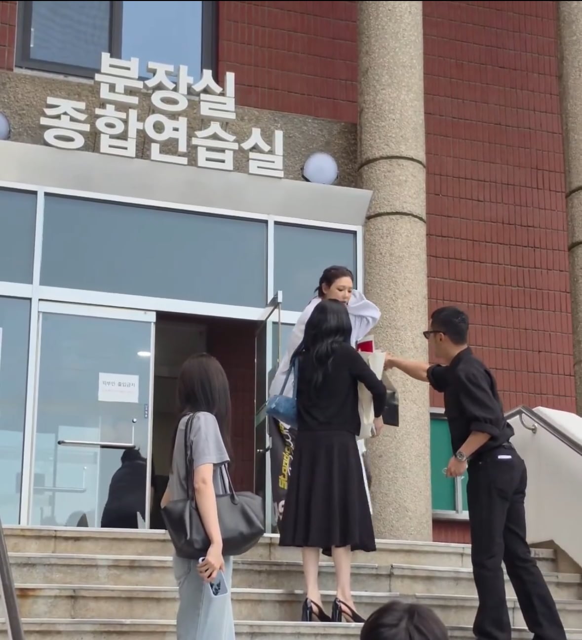 Byun Yo-han Makes His First Public Appearance With Tiffany Young After Their Marriage