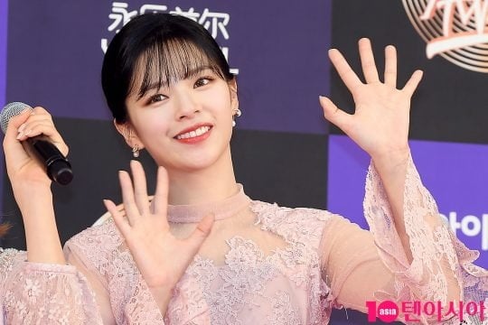 [공식] 트와이스 <b>정연</b>, <b>JYP</b>와 <b>결별</b>…친언니+변우석 속한 바로엔터 계약