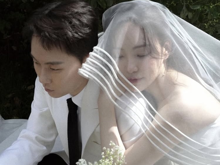 <b>결혼식</b> 비용만 최소 4000만원대…‘재혼’ <b>이아영</b>, 신혼여행 대신 찜질...
